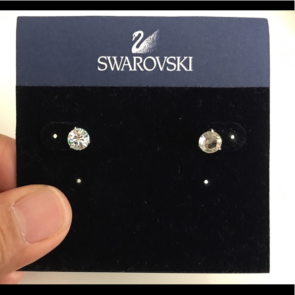 NWT Swarovski crystal solitaire studs